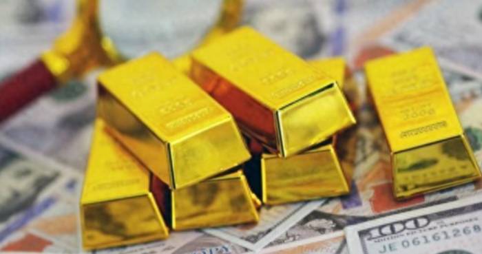 Safe-Haven Capital Flows to Gold, Analysts Warn of $300 Drop